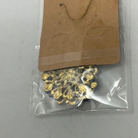 NWT women’s multicolored faceted rhinestone dangle earrings - Picture 3 of 3